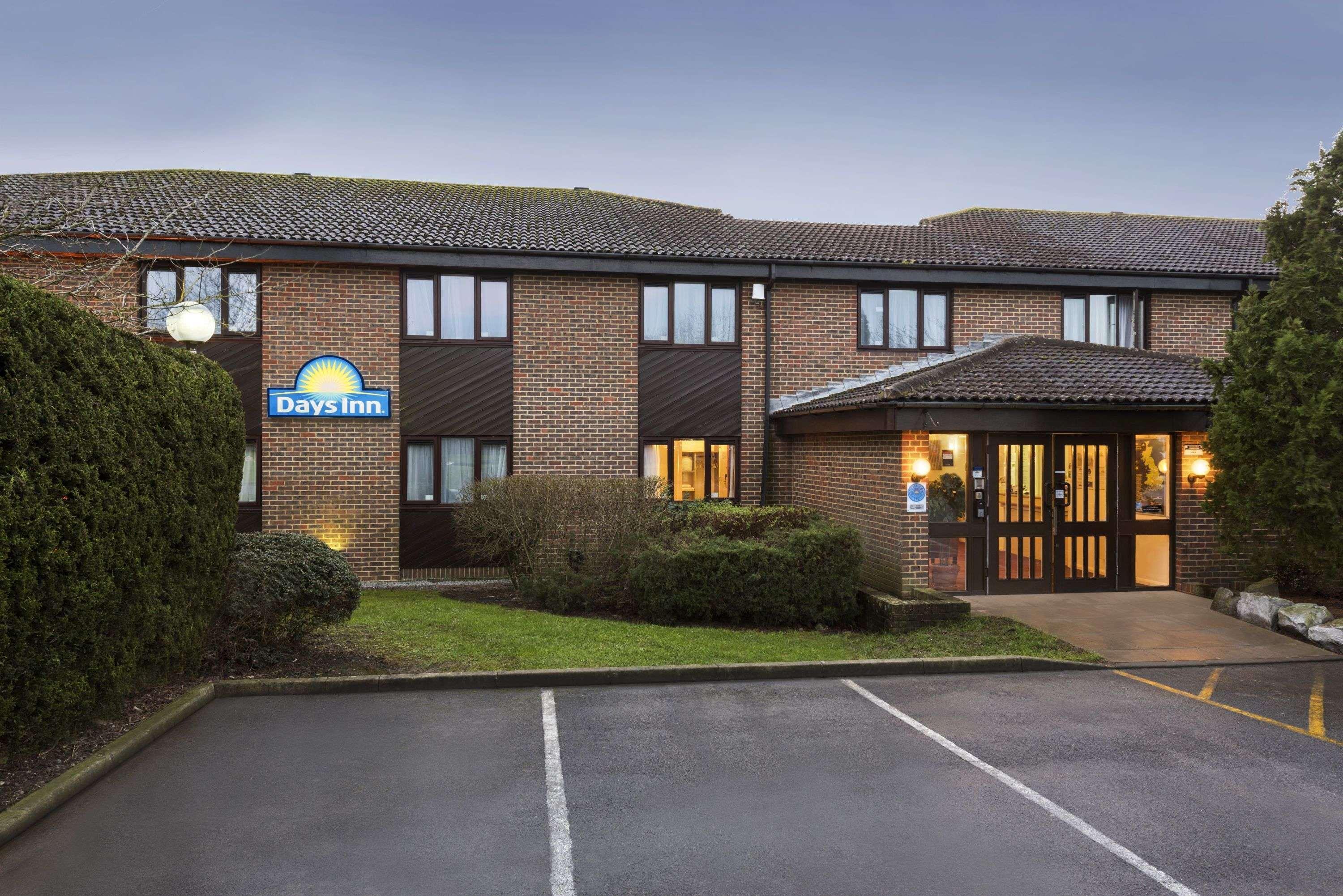 Days Inn Hotel Sedgemoor Rooks Bridge Exterior photo